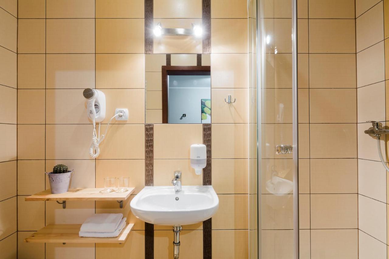 Noce I Dnie Hotell Postołowo Exteriör bild