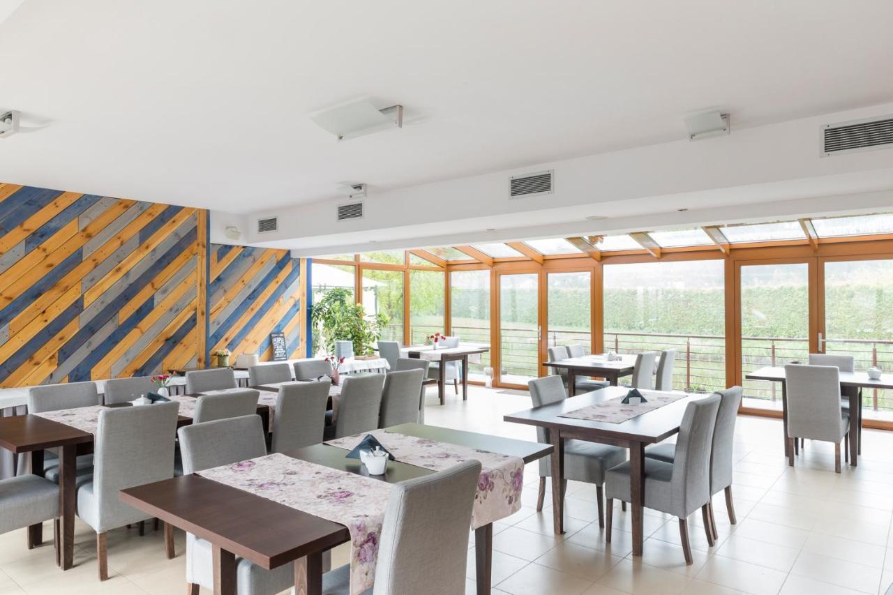 Noce I Dnie Hotell Postołowo Exteriör bild