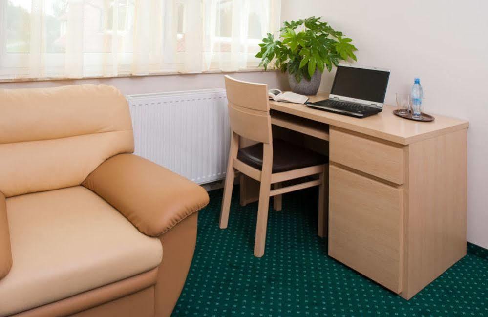 Noce I Dnie Hotell Postołowo Exteriör bild